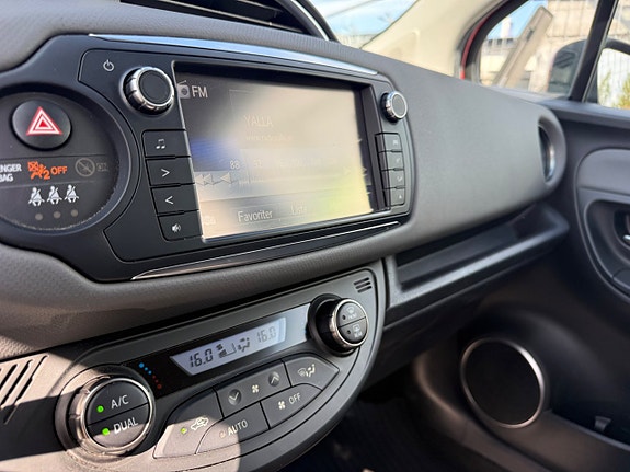 Toyota Yaris 19 of 22