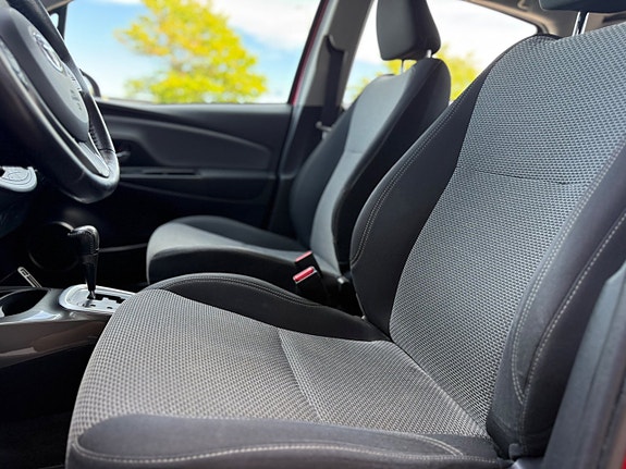 Toyota Yaris 12 of 22