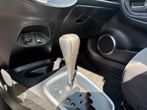 Toyota Yaris 18 of 22