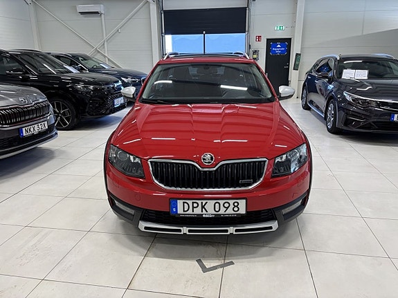 Skoda Octavia Scout 2 of 22