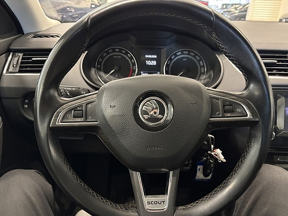 Skoda Octavia Scout 14 of 22