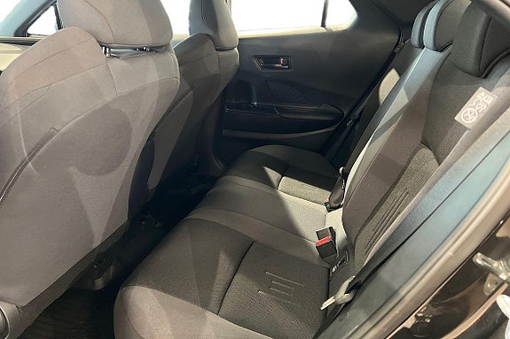 Toyota C-HR 13 of 21