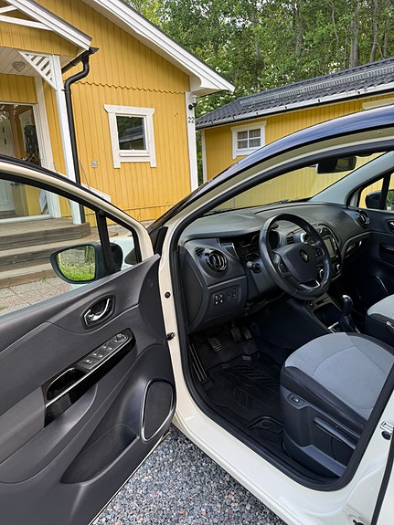 Renault Captur 13 of 16