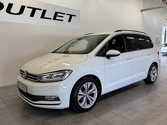 Volkswagen Touran 2 of 5