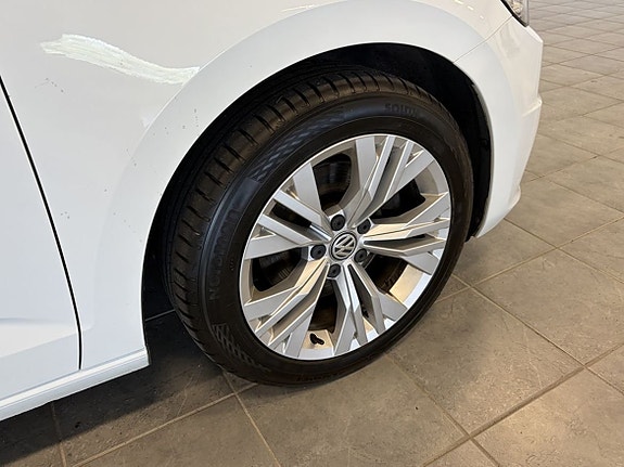 Volkswagen Touran 3 of 21