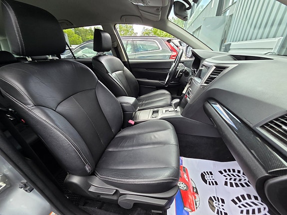 Subaru Legacy 10 of 16