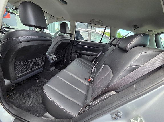 Subaru Legacy 13 of 16
