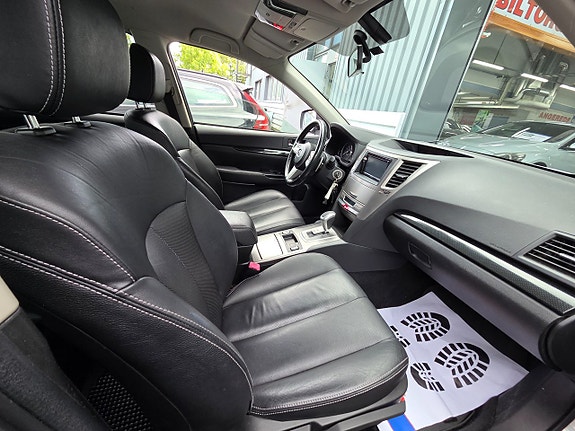 Subaru Legacy 9 of 16