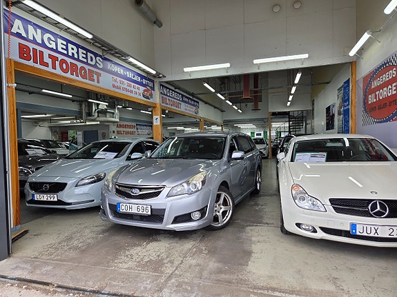 Subaru Legacy 2 of 5