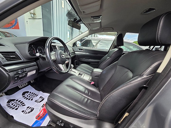 Subaru Legacy 15 of 16