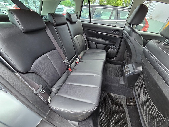 Subaru Legacy 11 of 16