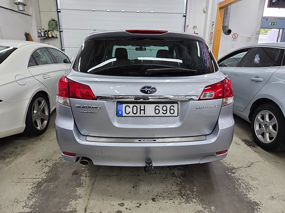 Subaru Legacy 8 of 16