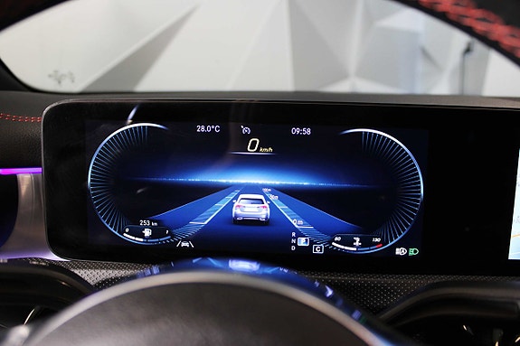 Mercedes-Benz CLA180 25 of 27