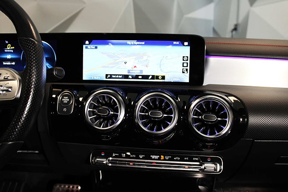 Mercedes-Benz CLA180 17 of 27