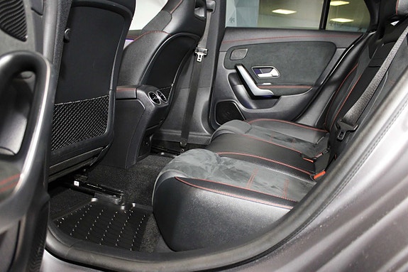Mercedes-Benz CLA180 14 of 27