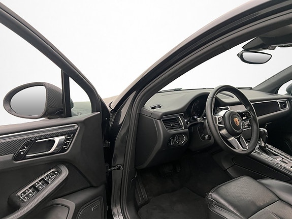 Porsche Macan 10 of 30