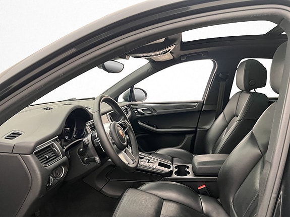 Porsche Macan 11 of 30