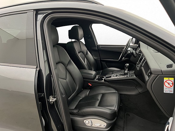 Porsche Macan 30 of 30