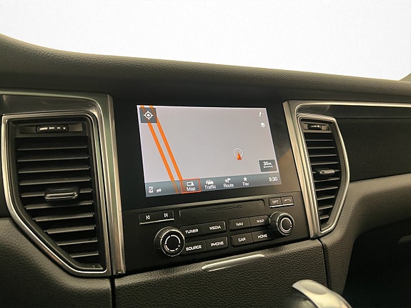 Porsche Macan 22 of 30