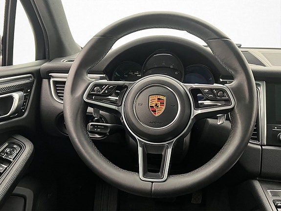 Porsche Macan 16 of 30