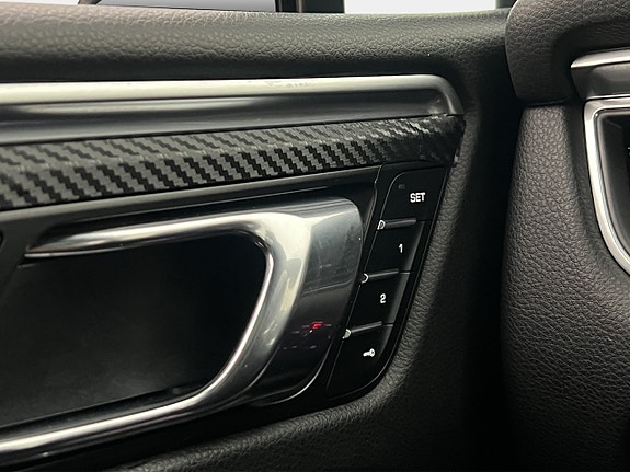 Porsche Macan 18 of 30