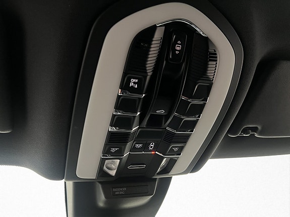 Porsche Macan 27 of 30