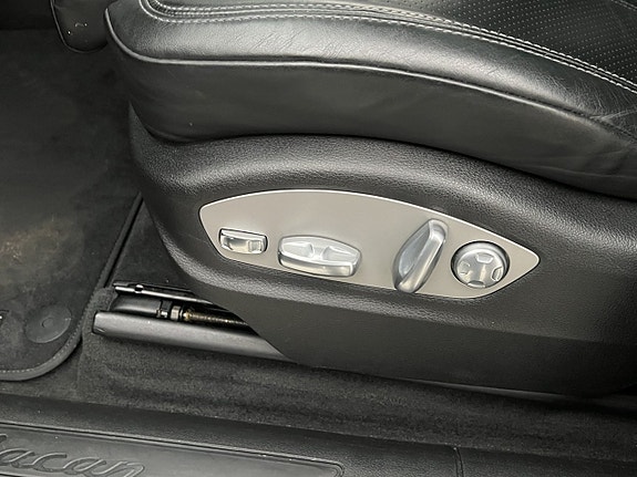 Porsche Macan 12 of 30