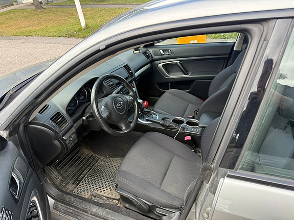 Subaru Legacy 6 of 15