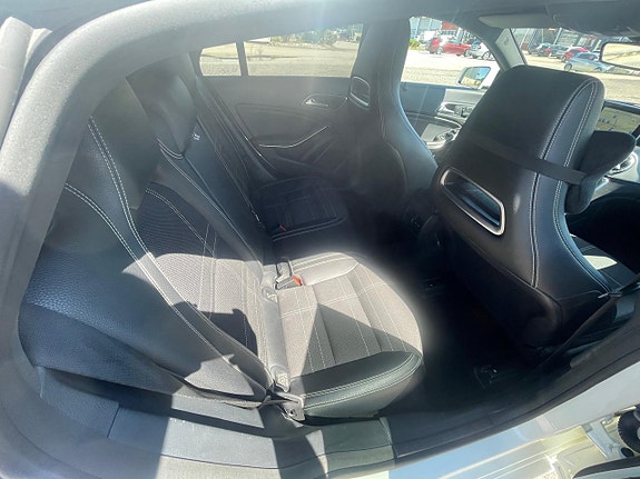 Mercedes-Benz CLA220 12 of 23