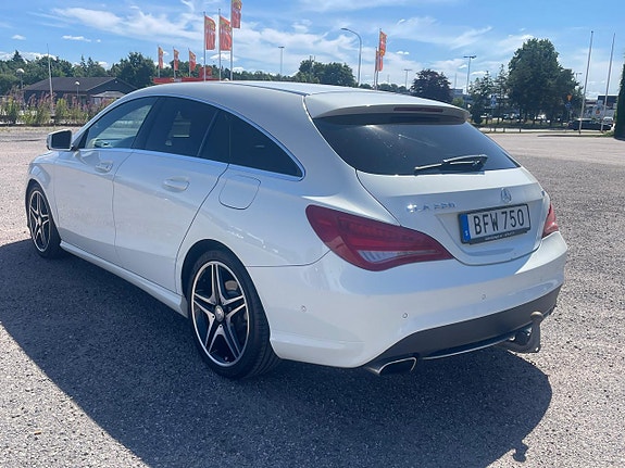 Mercedes-Benz CLA220 2 of 5