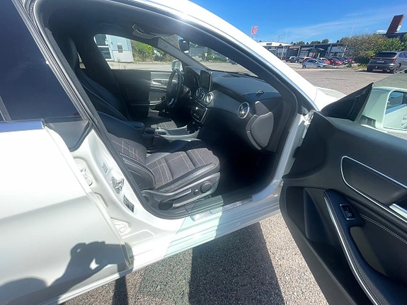 Mercedes-Benz CLA220 18 of 23