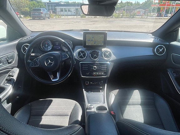 Mercedes-Benz CLA220 8 of 23