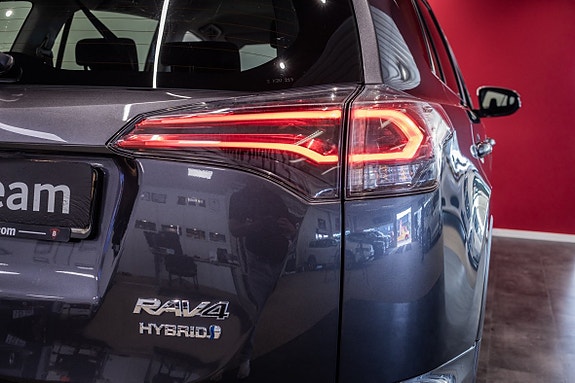 Toyota RAV4 9 of 22
