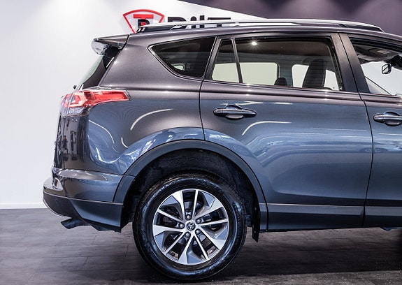 Toyota RAV4 10 of 22