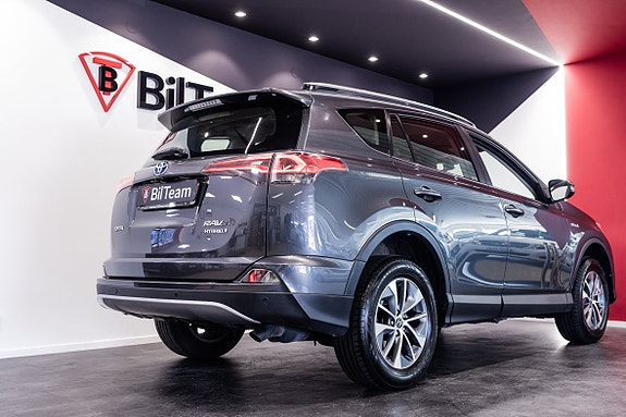 Toyota RAV4 8 of 22