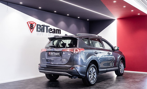 Toyota RAV4 6 of 22