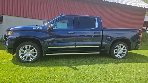 Chevrolet Silverado 1500 3 of 5