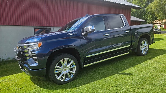 Chevrolet Silverado 1500 2 of 5
