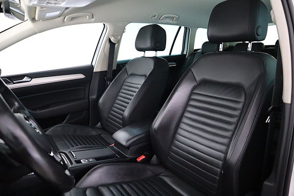 Volkswagen Passat Alltrack 12 of 23