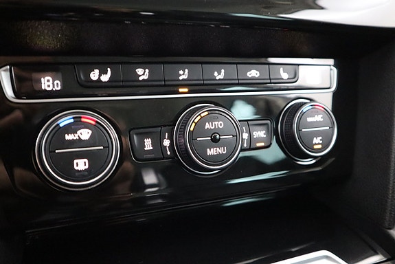 Volkswagen Passat Alltrack 19 of 23