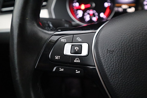 Volkswagen Passat Alltrack 15 of 23