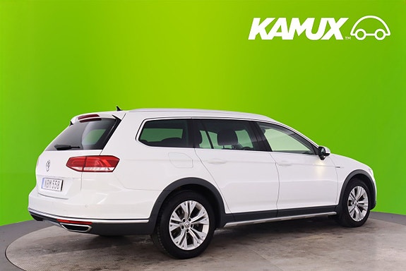 Volkswagen Passat Alltrack 2 of 5