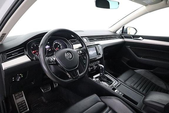 Volkswagen Passat Alltrack 10 of 23