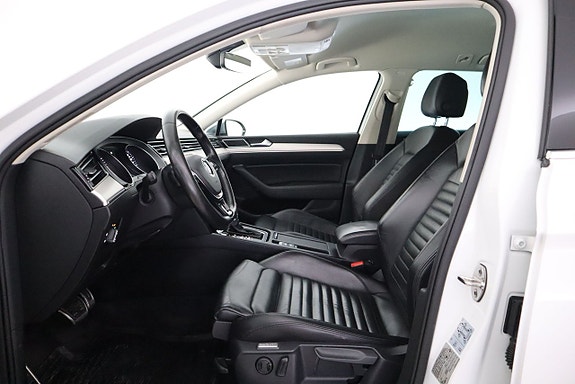 Volkswagen Passat Alltrack 11 of 23