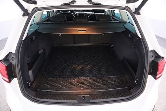Volkswagen Passat Alltrack 21 of 23