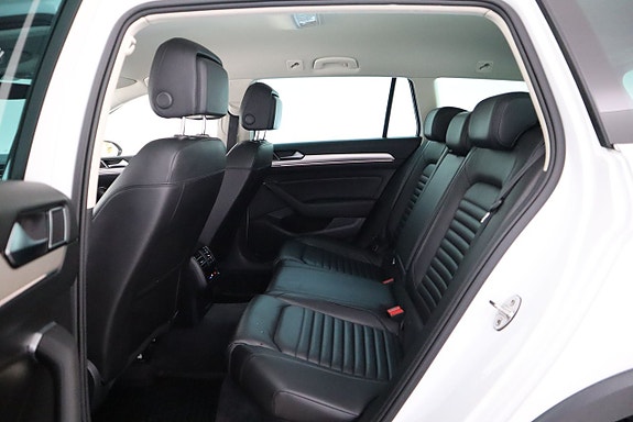 Volkswagen Passat Alltrack 13 of 23