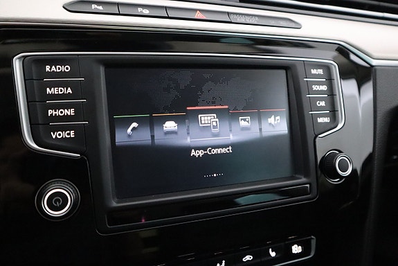 Volkswagen Passat Alltrack 17 of 23
