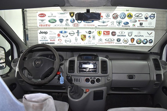 Opel Vivaro 9 of 11