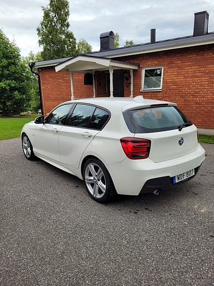 BMW 118d 2 of 5