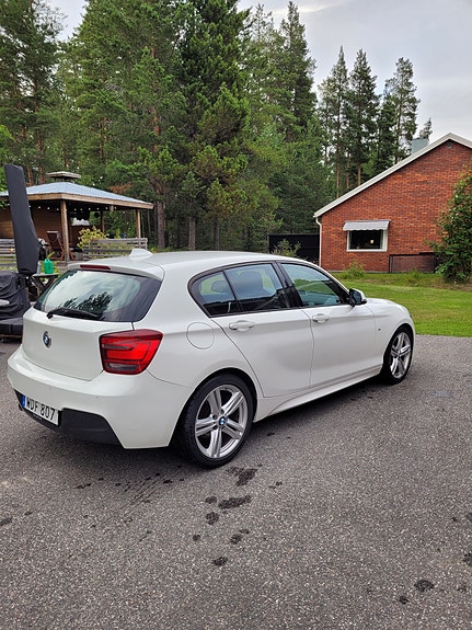 BMW 118d 3 of 5